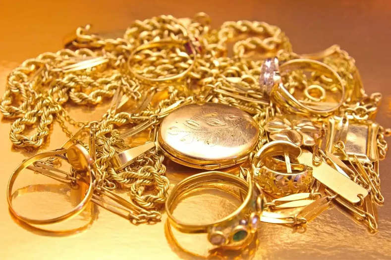Gold-Silver Price Today: सोने-चांदी के दामों में आजदिखी तेजी, जानिए कितने रुपये बढ़ गए रेट