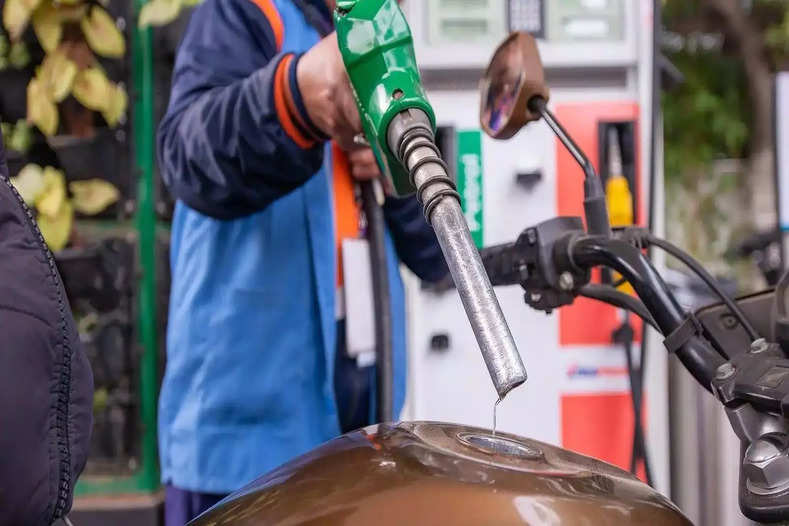 Petrol Diesel Price Today: आज के लिए पेट्रोल और डीजल का भाव जारी, जानें आपके शहर में क्या है कीमत