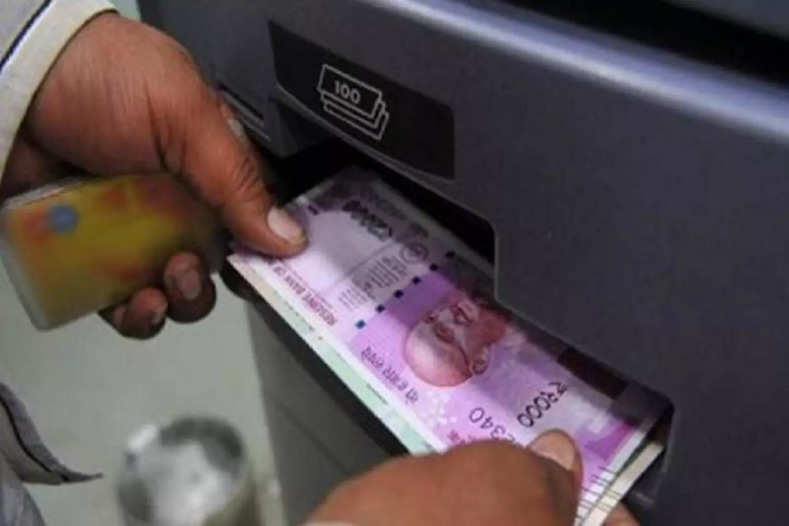 SBI, ICICI और HDFC बैंक ने ATM ट्रांजैक्शन पर बढ़ाए चार्ज और बदली कैश लीमिट
